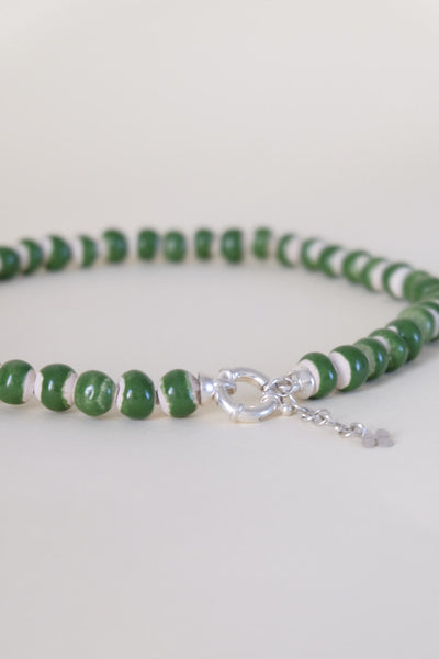 Collier perles en céramique - vert foncé